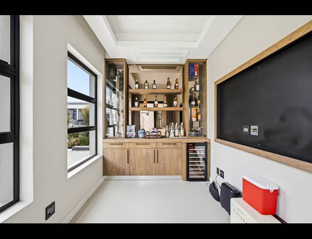 4 BEDROOM HOUSE FOR SALE IN LONEHILL
